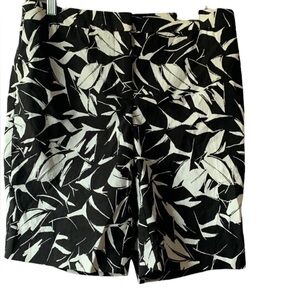Mario Serrani women's size 2 floral modest shorts shorts